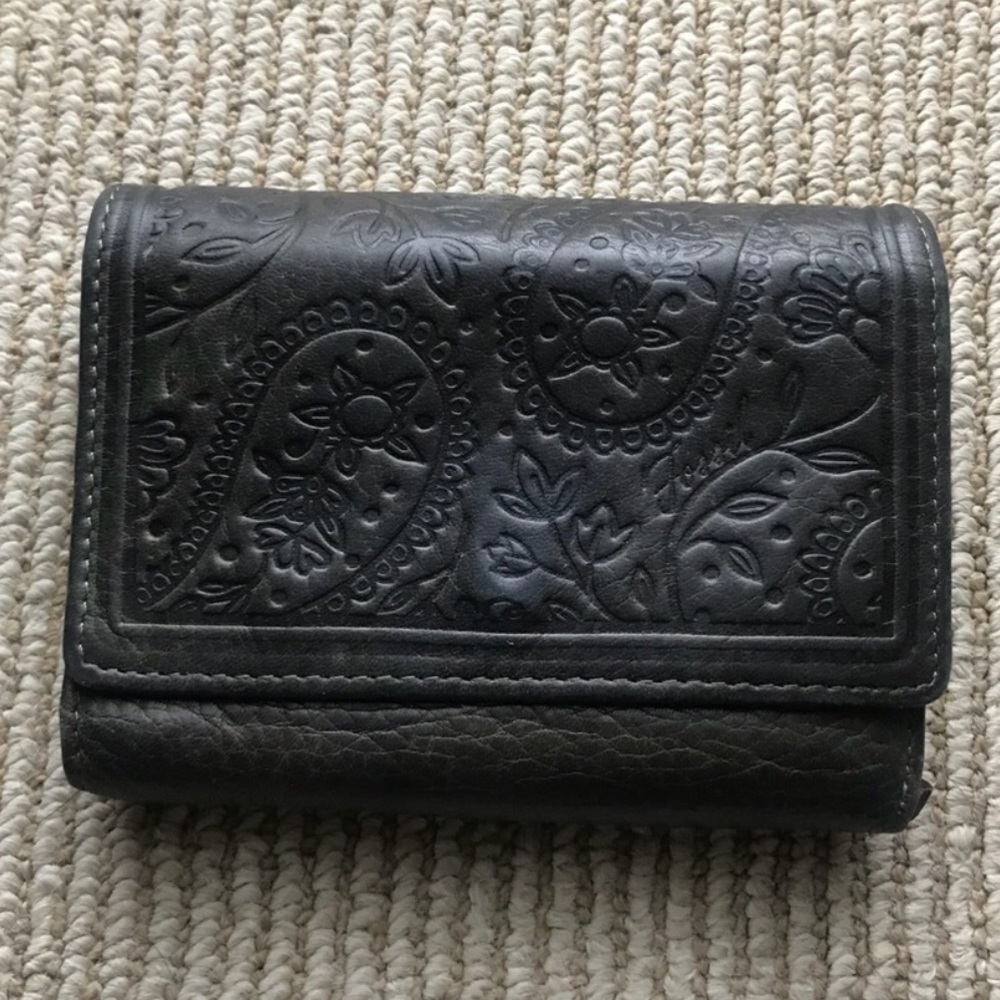 Hunter Green Fossil Wallet photos show true color